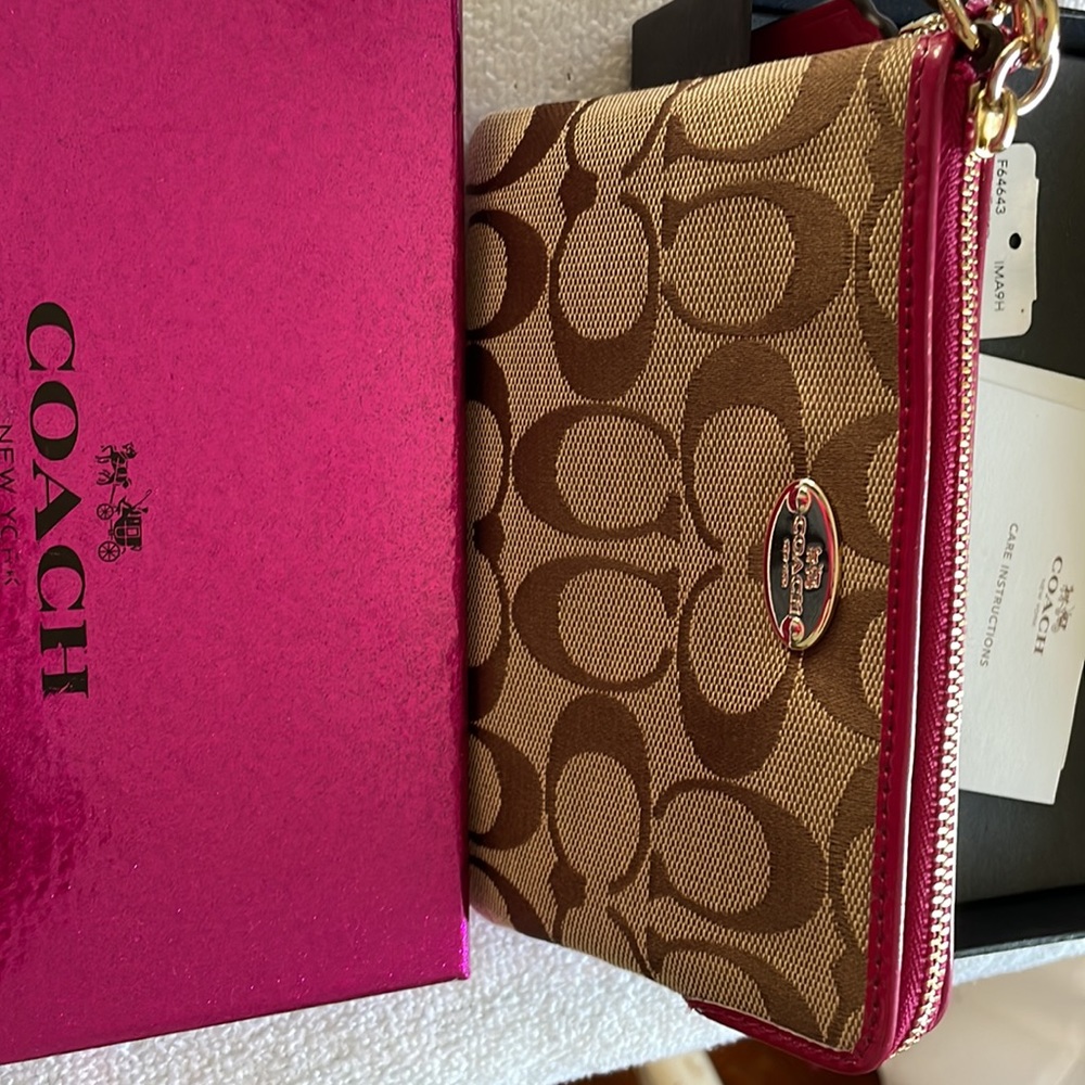 Coach Wristlet - Picture 3 of 8